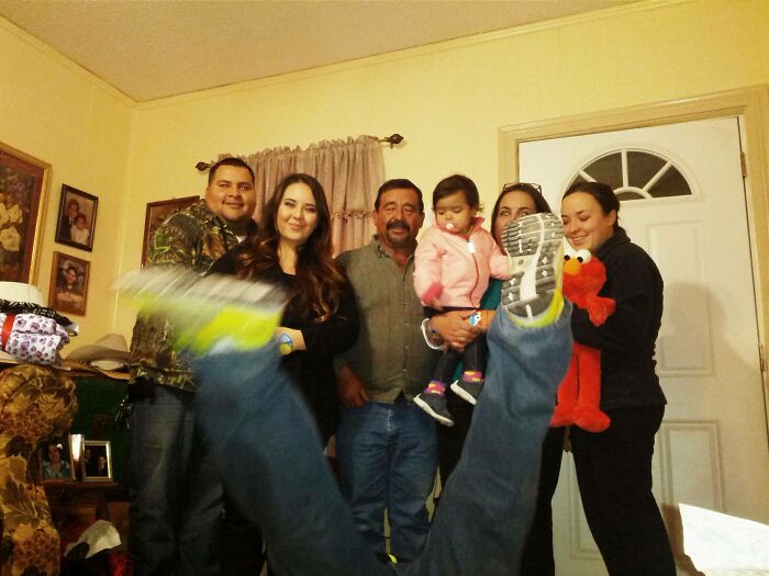 52 Hilariously Awkward Family Christmas Photos Shared By People Who Still Cringe At Them To This Day