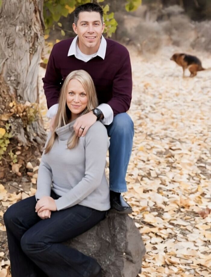 52 Hilariously Awkward Family Christmas Photos Shared By People Who Still Cringe At Them To This Day