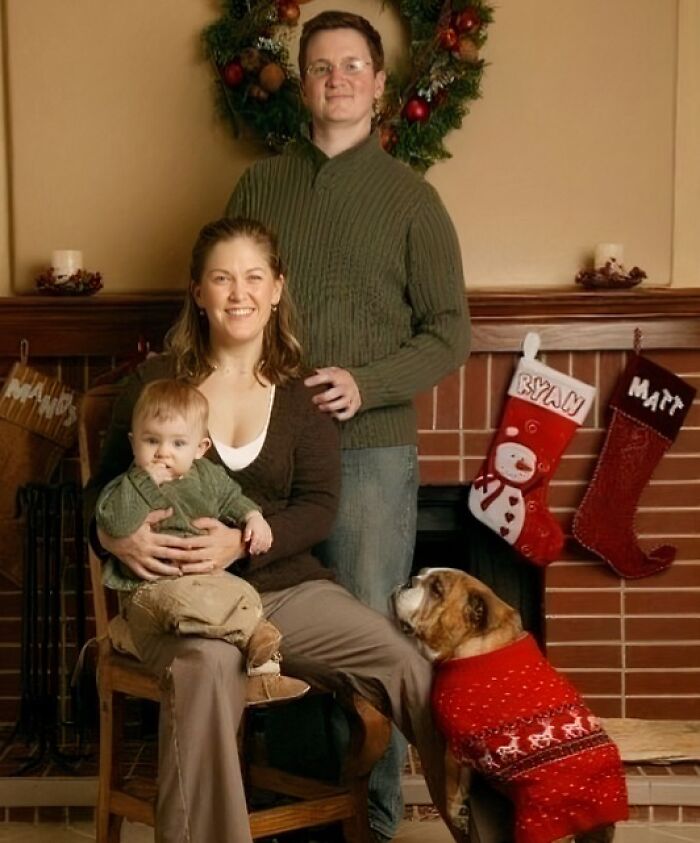 52 Hilariously Awkward Family Christmas Photos Shared By People Who Still Cringe At Them To This Day