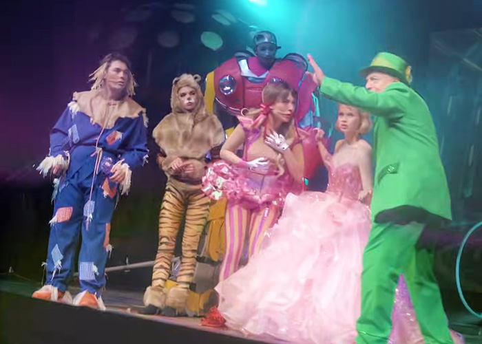 ‘Wizard Of Oz’ Performance Outrages Audience With Hundreds Walking Out ‘Wizard Of Oz’ Performance Outrages Audience With Hundreds Walking Out