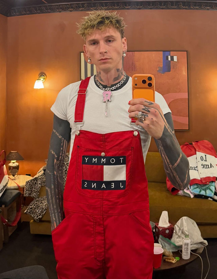 Machine Gun Kelly’s “Boy Band” Dancing Goes Viral, And Not In A Good Way