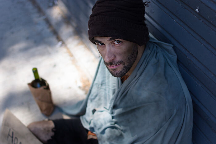 27 Of The Most Bizarre Things People Ever Seen Just Taking A Glance Through A Neighbor&rsquo;s Window