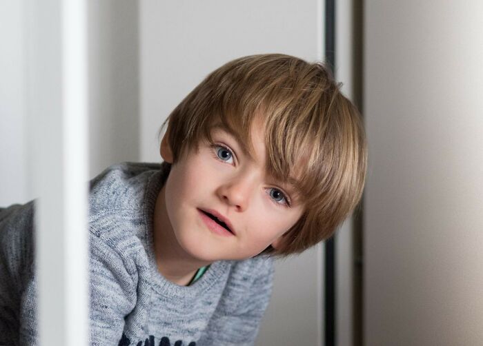 27 Of The Most Bizarre Things People Ever Seen Just Taking A Glance Through A Neighbor&rsquo;s Window