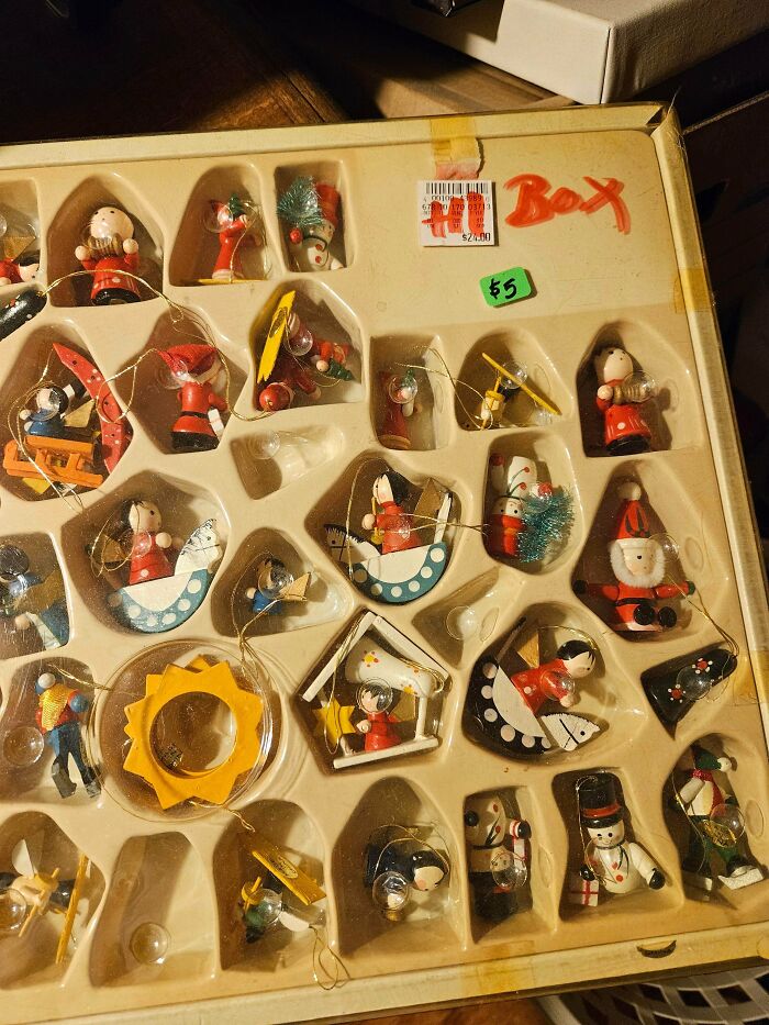 62 Of The Most Nostalgic Vintage Christmas Decorations To Travel Back In Time