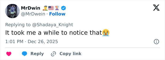 Odd Detail In Jennifer Lopez’s Christmas Photo Has People Calling Out Her Photoshop Skills