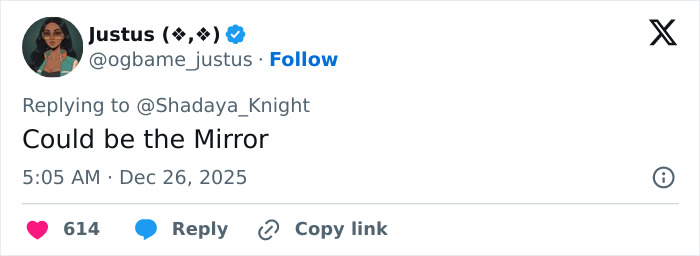 Odd Detail In Jennifer Lopez’s Christmas Photo Has People Calling Out Her Photoshop Skills