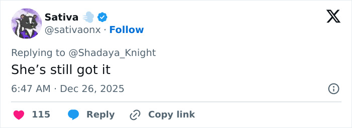 Odd Detail In Jennifer Lopez’s Christmas Photo Has People Calling Out Her Photoshop Skills