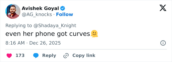 Odd Detail In Jennifer Lopez’s Christmas Photo Has People Calling Out Her Photoshop Skills