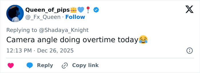 Odd Detail In Jennifer Lopez’s Christmas Photo Has People Calling Out Her Photoshop Skills