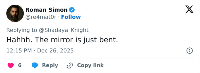 Odd Detail In Jennifer Lopez’s Christmas Photo Has People Calling Out Her Photoshop Skills