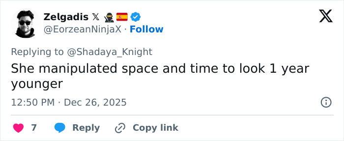 Odd Detail In Jennifer Lopez’s Christmas Photo Has People Calling Out Her Photoshop Skills