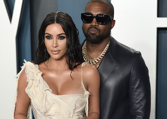 “Liar”: Kardashians’ Gingerbread House Fuels Wild Theories After Fans Question Men Included