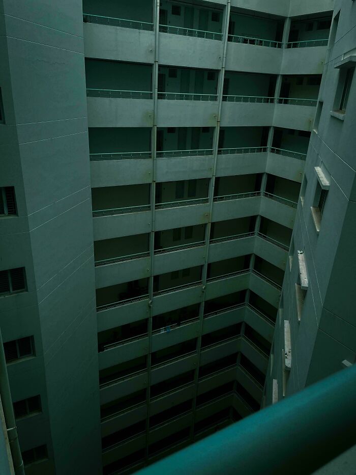 75 Creepy Photos Of Liminal Spaces That Look Like The Backrooms (New Pics)