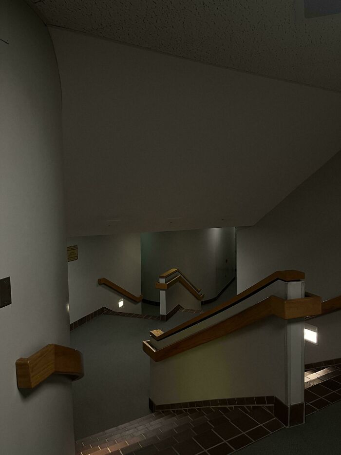 75 Creepy Photos Of Liminal Spaces That Look Like The Backrooms (New Pics)