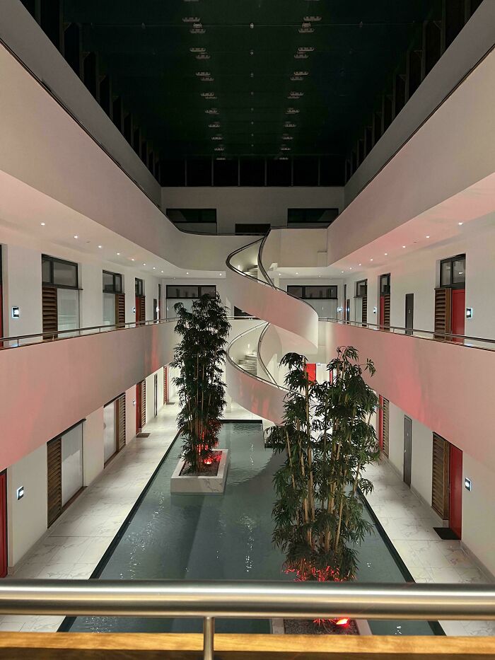 75 Creepy Photos Of Liminal Spaces That Look Like The Backrooms (New Pics)