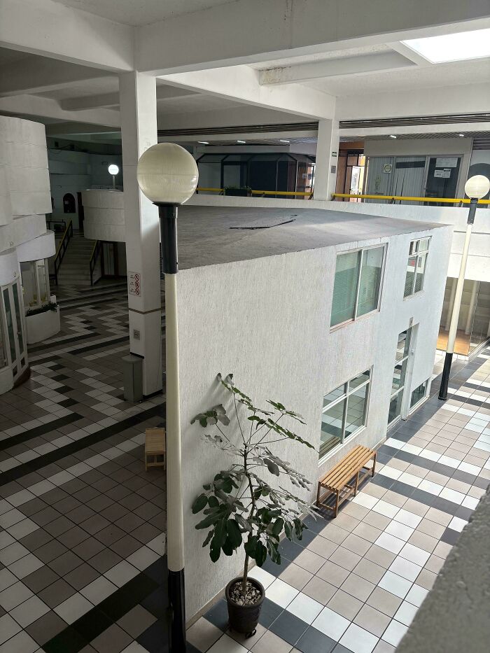 75 Creepy Photos Of Liminal Spaces That Look Like The Backrooms (New Pics)