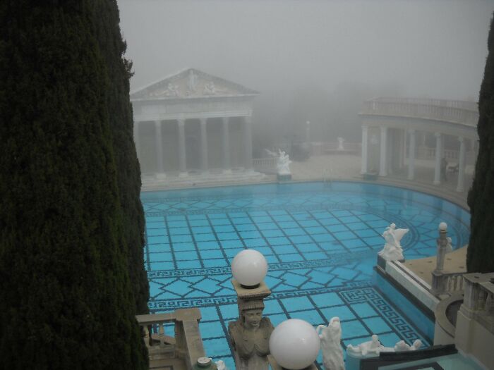 75 Creepy Photos Of Liminal Spaces That Look Like The Backrooms (New Pics)