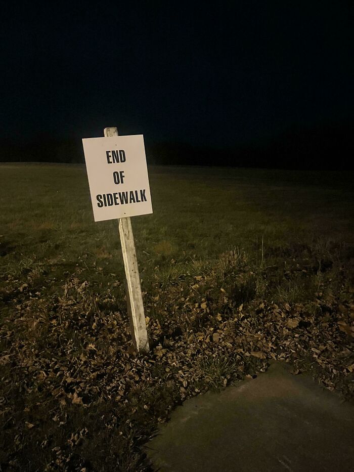 75 Creepy Photos Of Liminal Spaces That Look Like The Backrooms (New Pics)