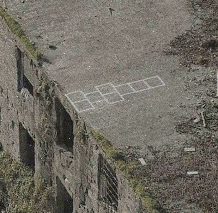 75 Creepy Photos Of Liminal Spaces That Look Like The Backrooms (New Pics)