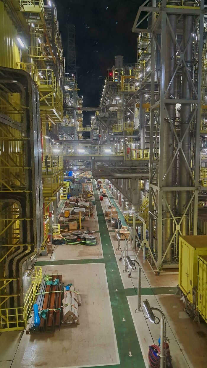 75 Creepy Photos Of Liminal Spaces That Look Like The Backrooms (New Pics)