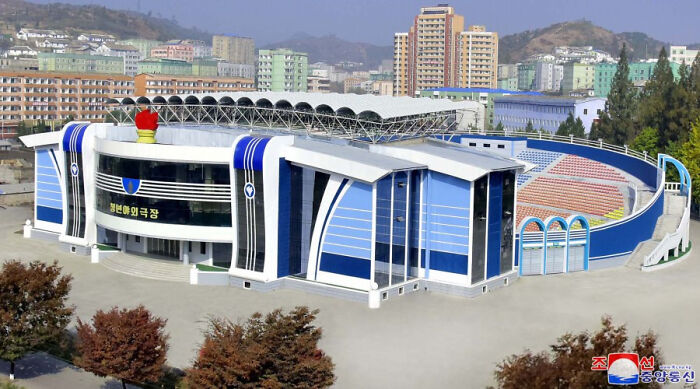 75 Creepy Photos Of Liminal Spaces That Look Like The Backrooms (New Pics)