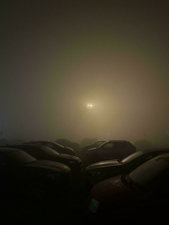 75 Creepy Photos Of Liminal Spaces That Look Like The Backrooms (New Pics)