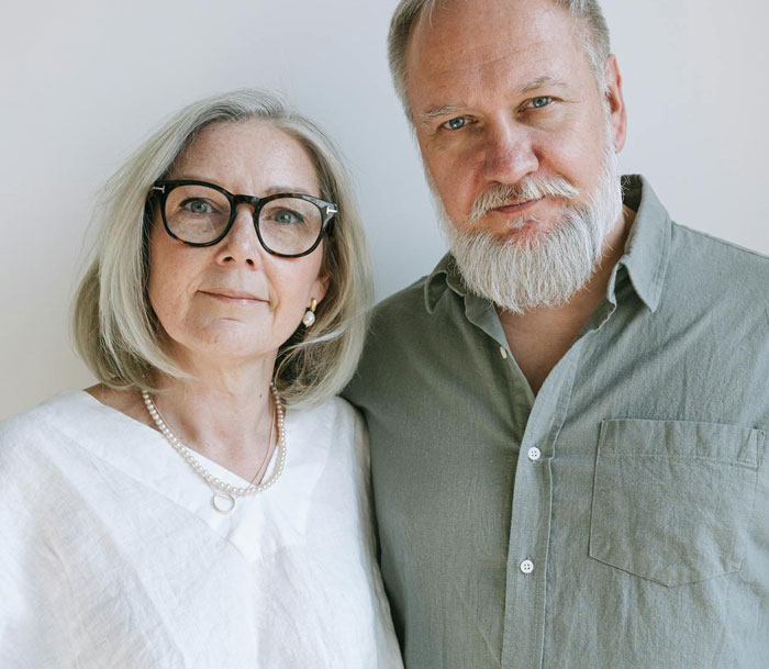 Family Stalks Guy They Disowned 15 Years Ago: “I Carry All The Shame, Guilt And Embarrassment For It”