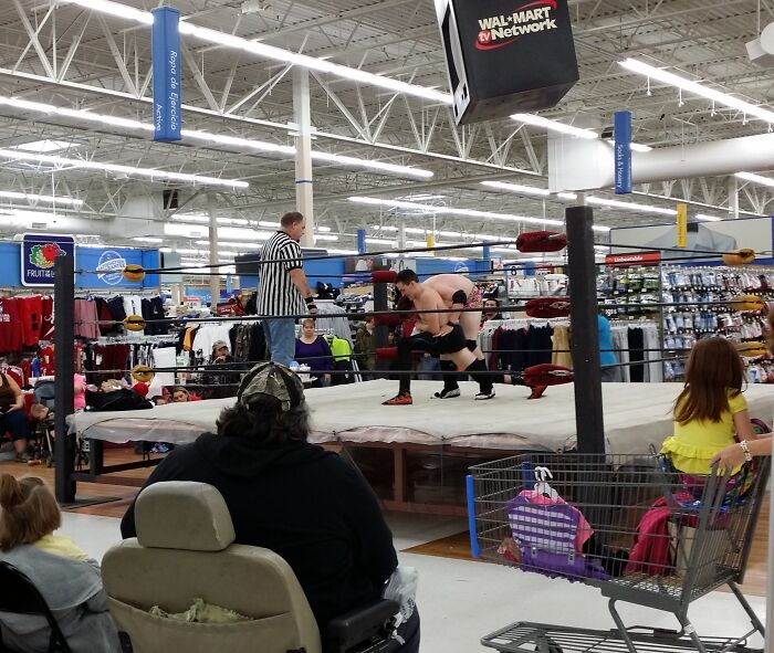 94 Pics From Walmart That Might Make You Wonder What In The World Is Going On In These Stores