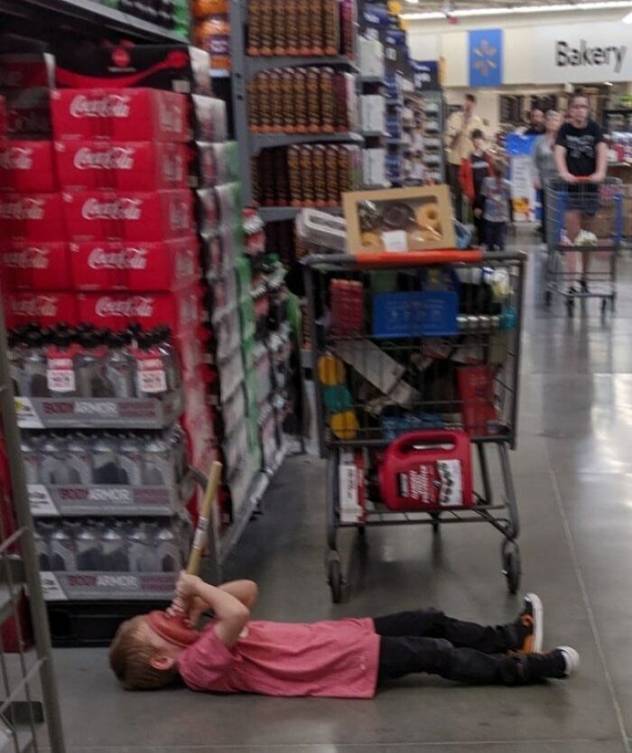 94 Pics From Walmart That Might Make You Wonder What In The World Is Going On In These Stores