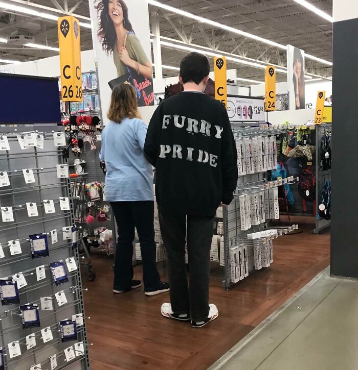 94 Pics From Walmart That Might Make You Wonder What In The World Is Going On In These Stores