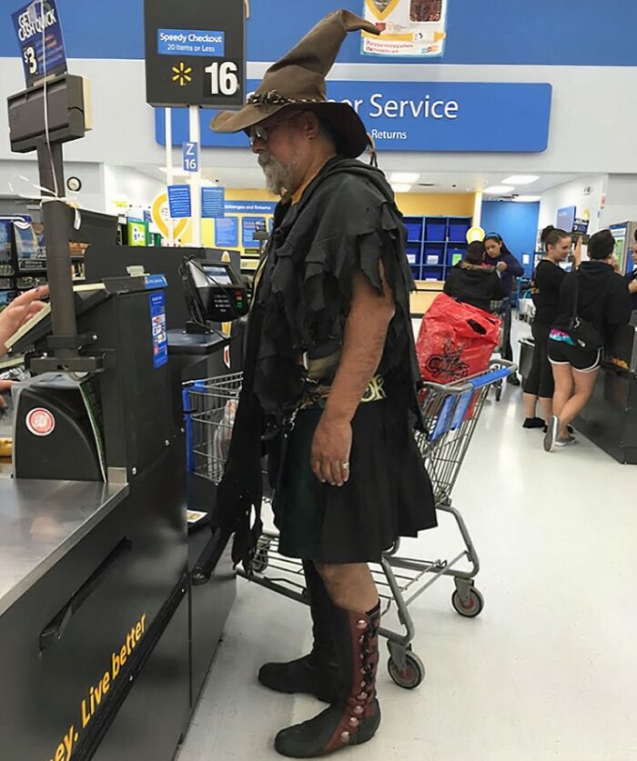 94 Pics From Walmart That Might Make You Wonder What In The World Is Going On In These Stores