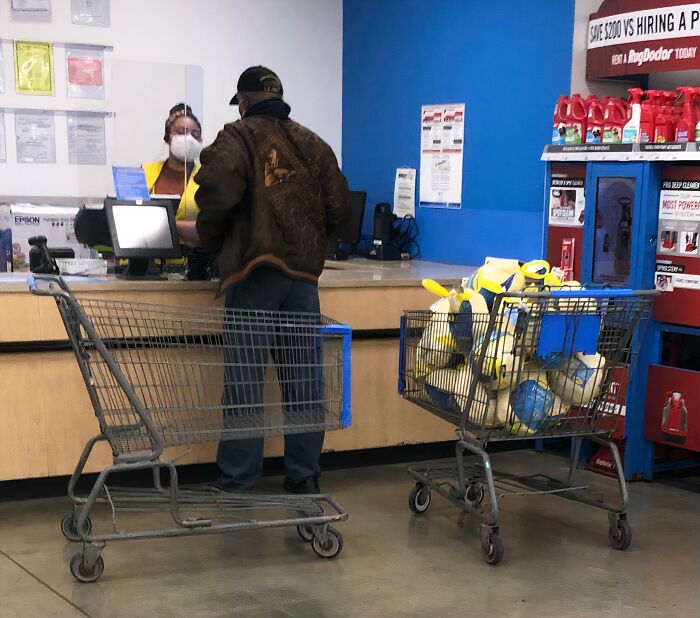 94 Pics From Walmart That Might Make You Wonder What In The World Is Going On In These Stores