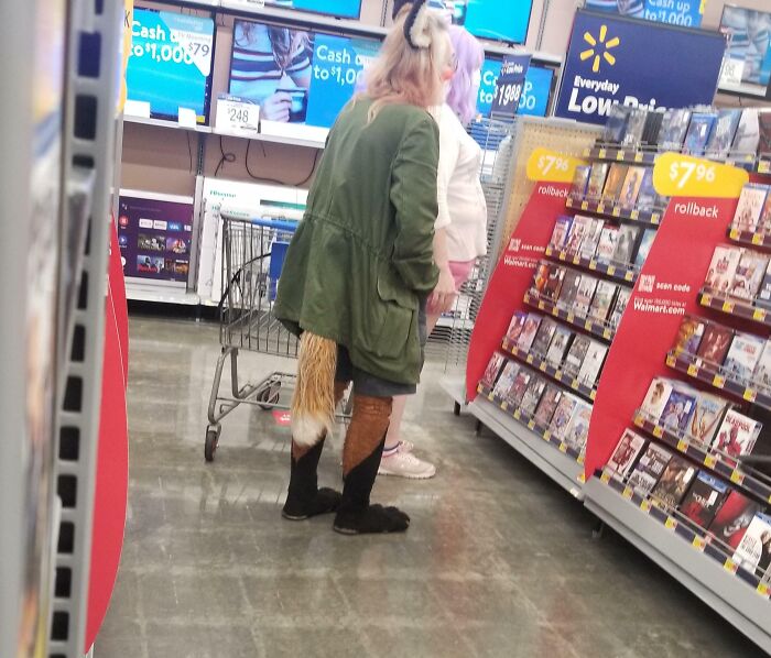 94 Pics From Walmart That Might Make You Wonder What In The World Is Going On In These Stores