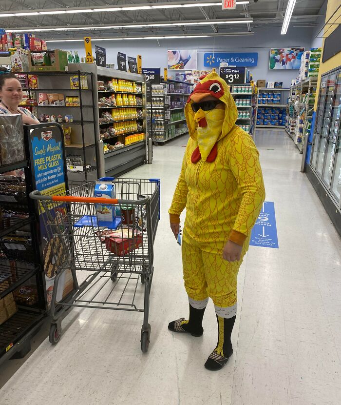 94 Pics From Walmart That Might Make You Wonder What In The World Is Going On In These Stores