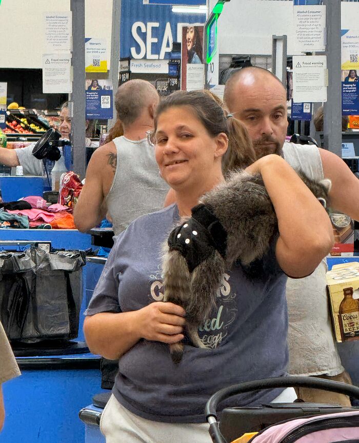 94 Pics From Walmart That Might Make You Wonder What In The World Is Going On In These Stores