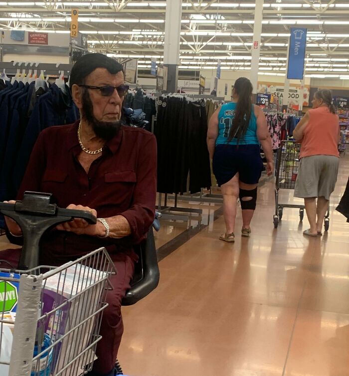 94 Pics From Walmart That Might Make You Wonder What In The World Is Going On In These Stores