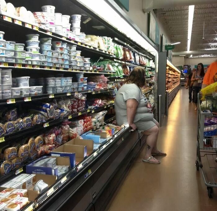 94 Pics From Walmart That Might Make You Wonder What In The World Is Going On In These Stores