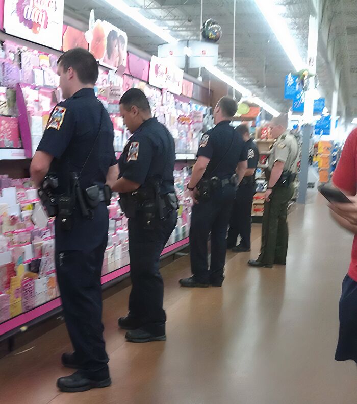 94 Pics From Walmart That Might Make You Wonder What In The World Is Going On In These Stores