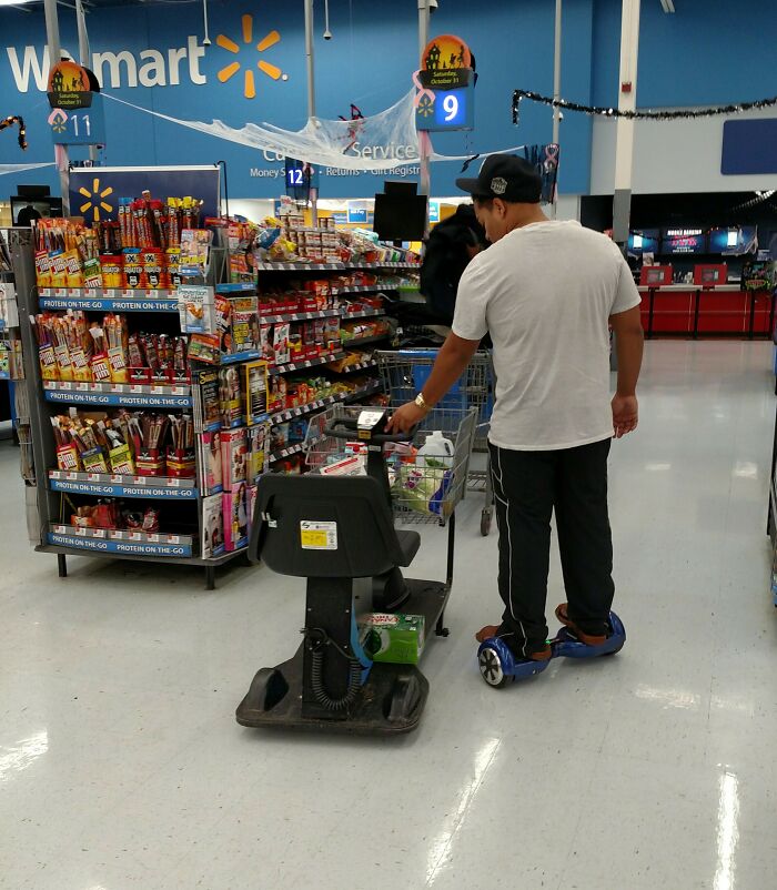 94 Pics From Walmart That Might Make You Wonder What In The World Is Going On In These Stores