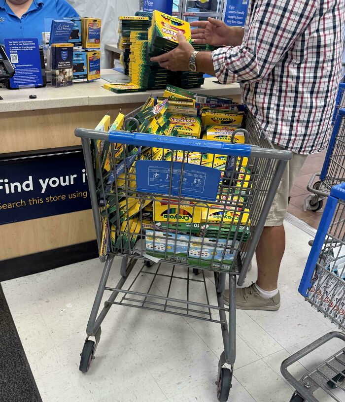 94 Pics From Walmart That Might Make You Wonder What In The World Is Going On In These Stores