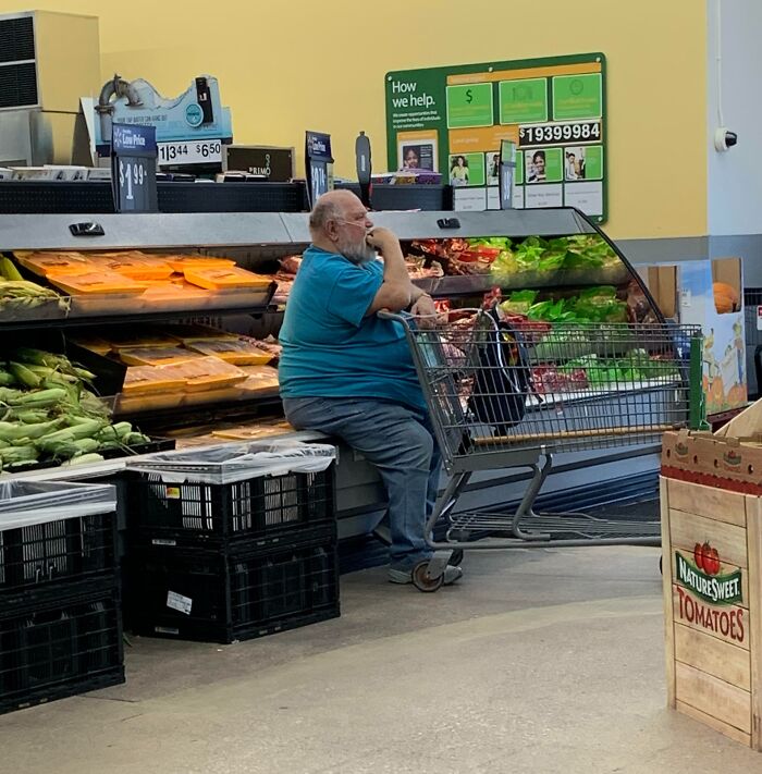 94 Pics From Walmart That Might Make You Wonder What In The World Is Going On In These Stores