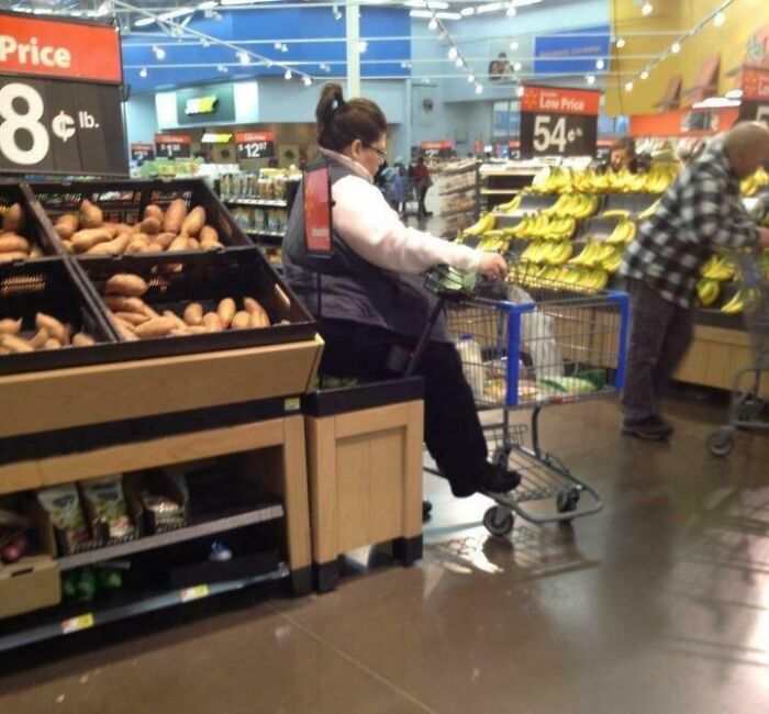 94 Pics From Walmart That Might Make You Wonder What In The World Is Going On In These Stores