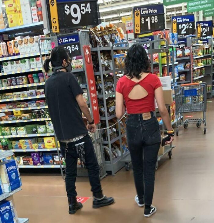 94 Pics From Walmart That Might Make You Wonder What In The World Is Going On In These Stores