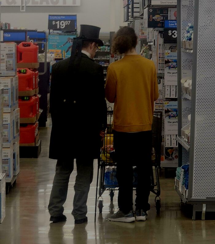 94 Pics From Walmart That Might Make You Wonder What In The World Is Going On In These Stores