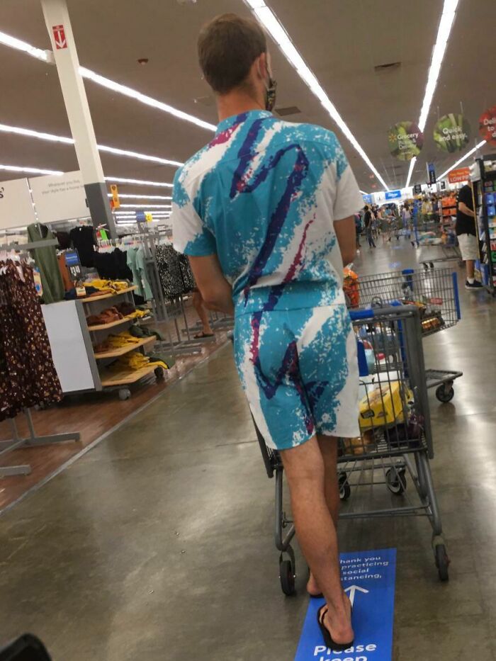 94 Pics From Walmart That Might Make You Wonder What In The World Is Going On In These Stores