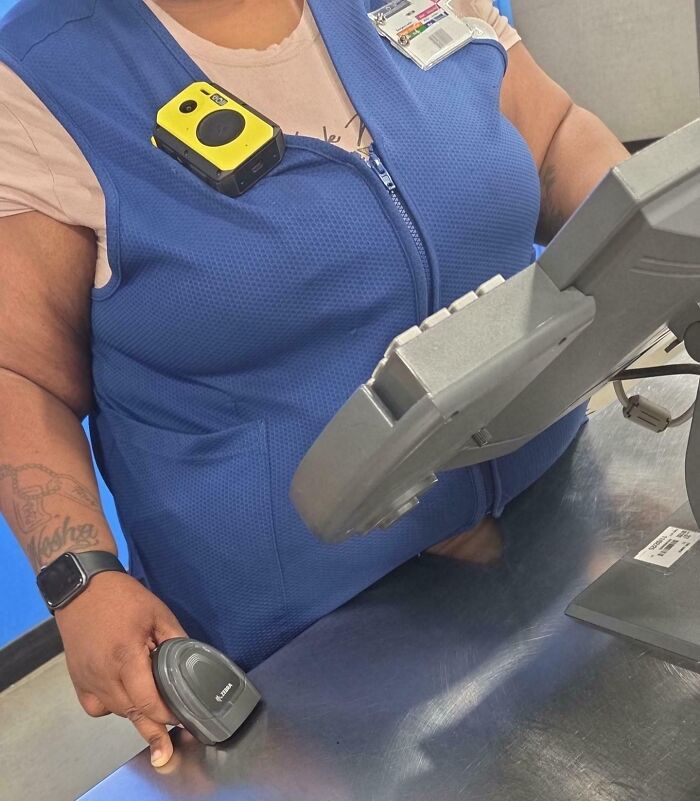 94 Pics From Walmart That Might Make You Wonder What In The World Is Going On In These Stores