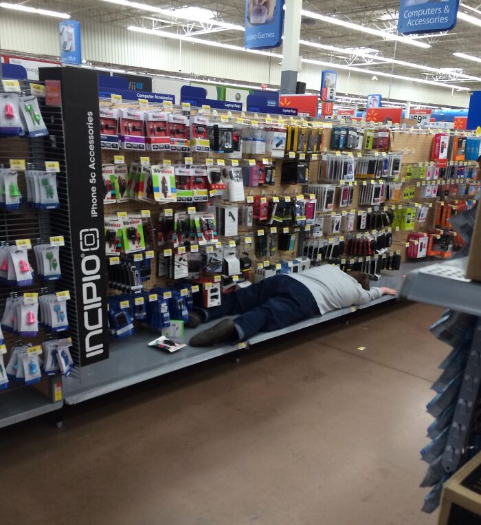94 Pics From Walmart That Might Make You Wonder What In The World Is Going On In These Stores