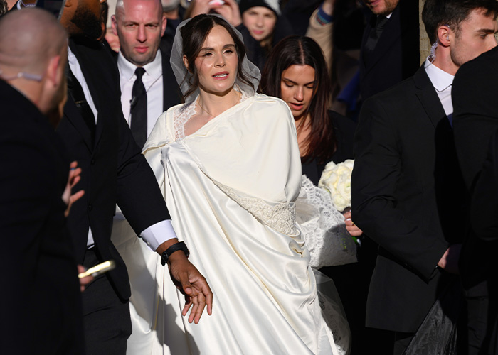 “A Satin Bed Sheet”: Gordon Ramsay’s Daughter Marries And Her Dress Sparks More Buzz Than The Wedding