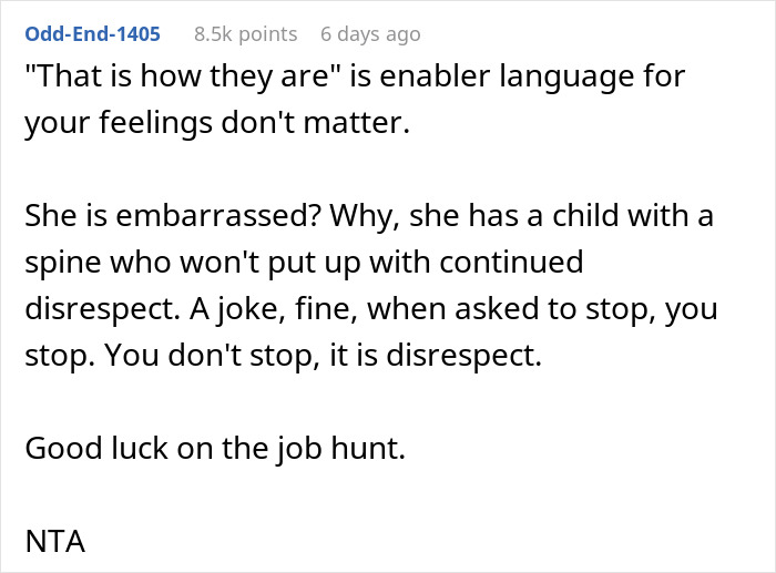 Guy Leaves Christmas Dinner Over Uncle’s Jokes, Mom Furious He “Embarrassed Her”