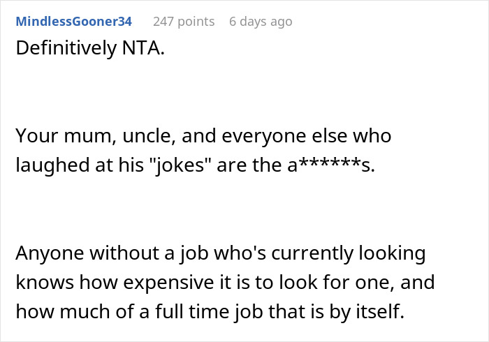 Guy Leaves Christmas Dinner Over Uncle’s Jokes, Mom Furious He “Embarrassed Her”